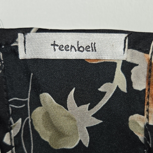 TeenBell Elegant Black and Cream Floral Camisole - Picture 4 of 5